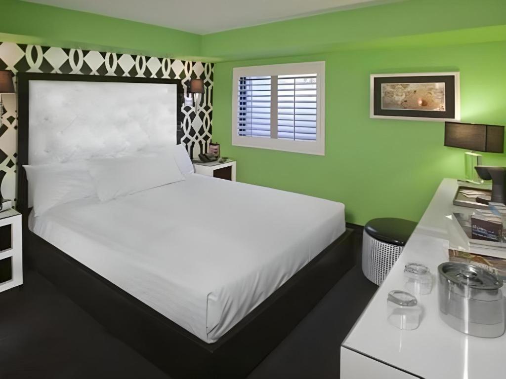 At El Cortez Hotel 3*